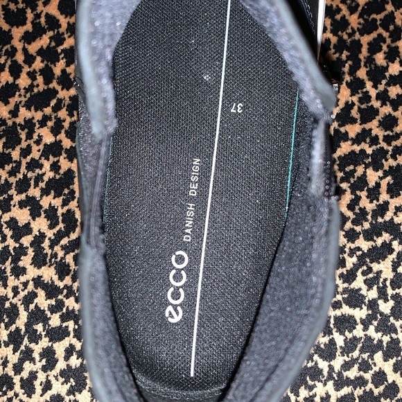 Ecco  Black Soft Classic Booties - size 37/7 - Picture 2 of 5